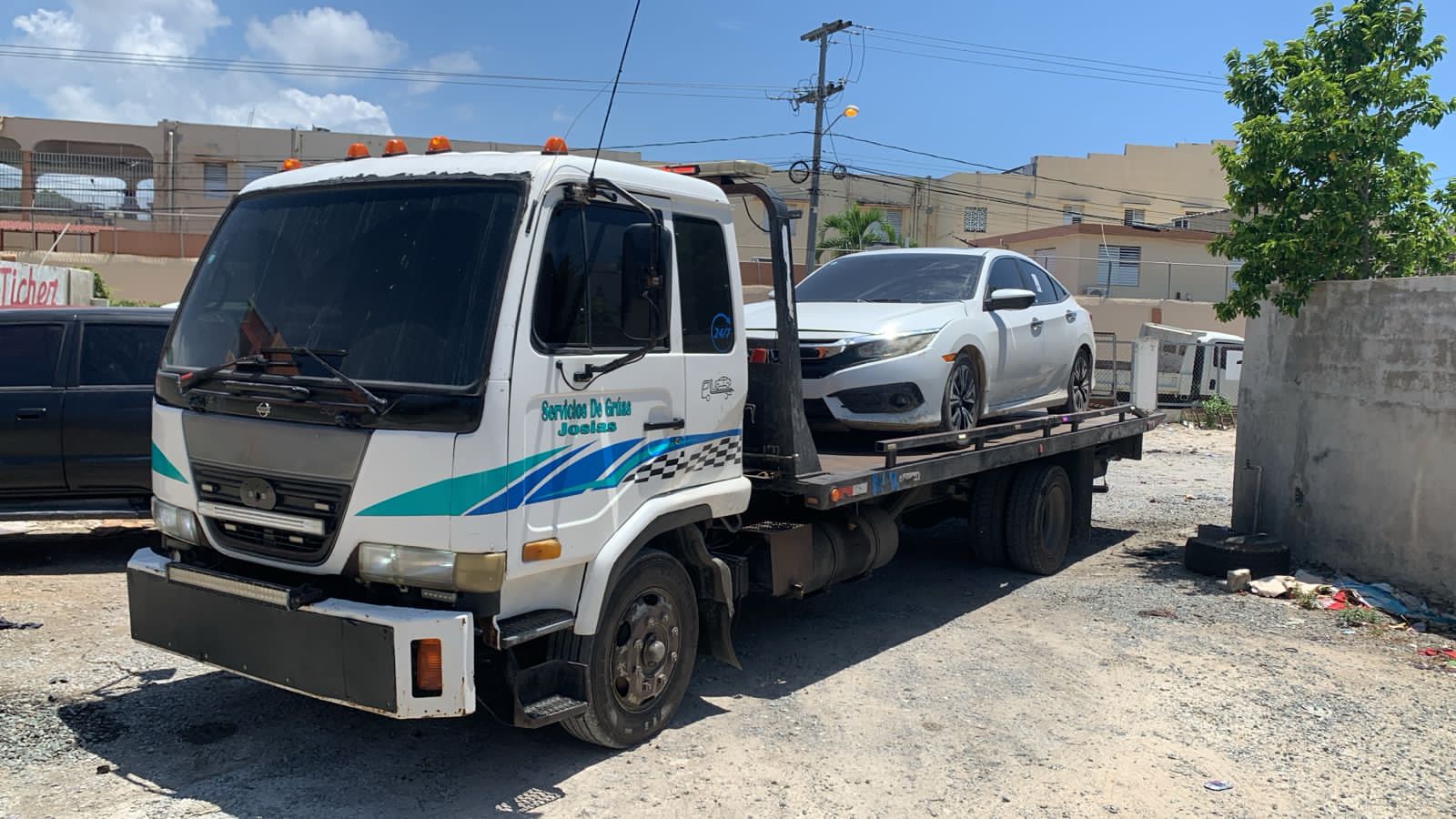 Traslado de un automóvil con Grúas Josías